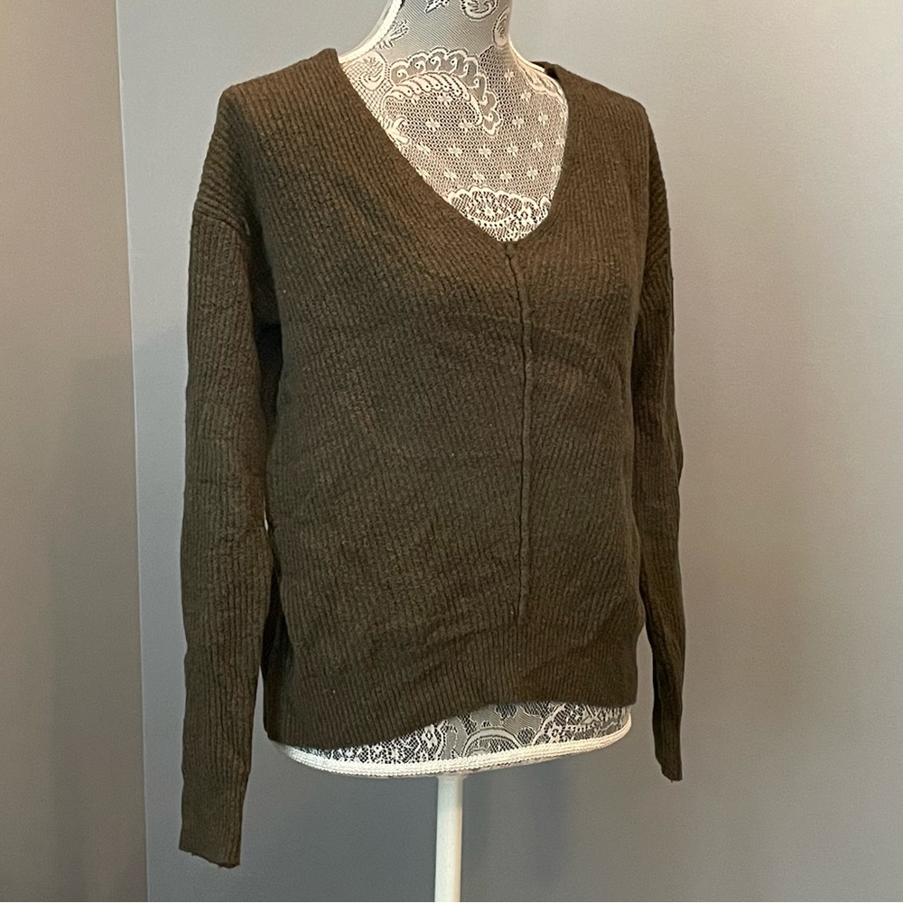 Green Sweater - Picture 6 of 7